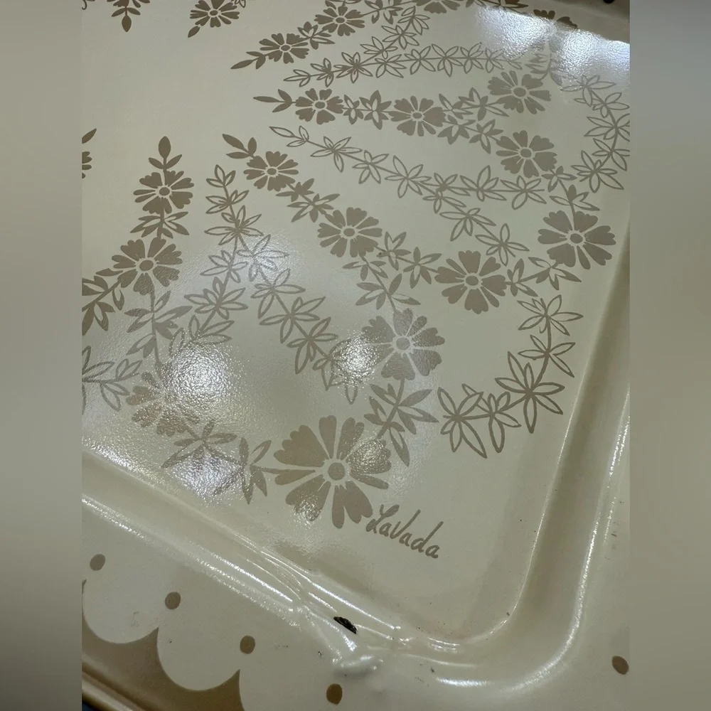 ❤️SOLD❤️ Vintage MCM Metal Lap TV Trays Gold Floral Print Set of 2 La Vada 1960s - Picture 3 of 4